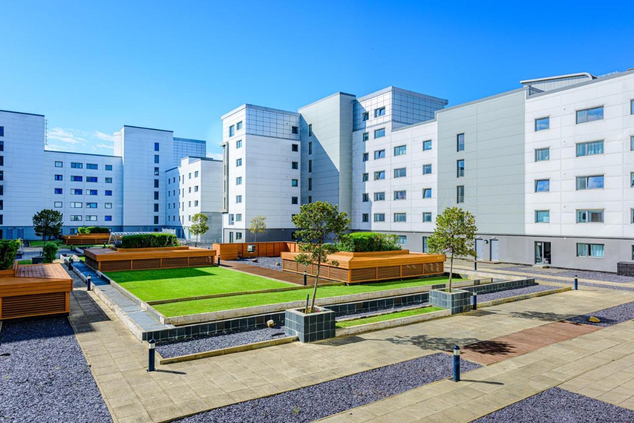 Stylish Garden View Apartment, Edinburgh